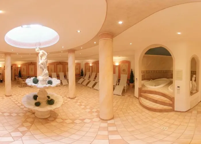 Отель Hotel Central 4*