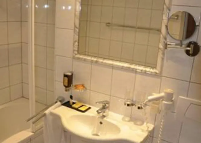 Hotel Central Отель 4*