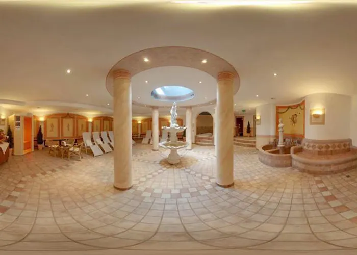 Отель Hotel Central 4*