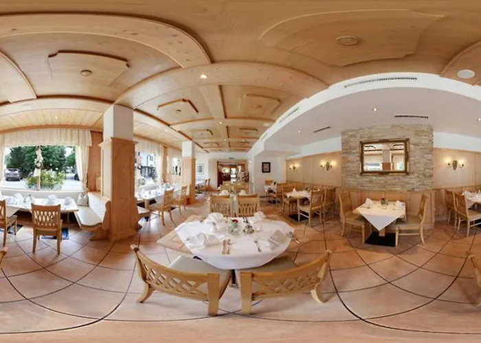 Отель Hotel Central 4*